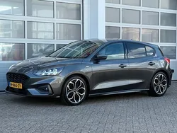 Grijs Gebruikt 2019 Ford Focus ST-Line Hatchback | € 17.945 (Eerlijke prijs)