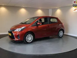 Rood Gebruikt 2015 Toyota Yaris Hatchback | € 12.440 (Eerlijke prijs)