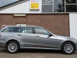 Grijs, metallic lak Gebruikt 2011 Mercedes E200 Business Stationwagen | € 12.390 (Goede deal)