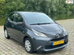 Grijs Gebruikt 2015 Toyota Aygo Hatchback | € 6.999 (Eerlijke prijs)