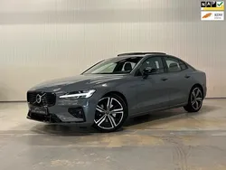 Grijs Gebruikt 2022 Volvo S60 R-Design Sedan | € 35.900 (Eerlijke prijs)