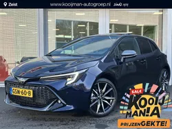 Midnight blue metallic / zwart dak (donker blauw) Gebruikt 2024 Toyota Corolla Hybrid Sport Hatchback | € 42.900