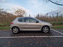 Zilver Gebruikt 2004 Peugeot 206 Griffe Hatchback | € 750 (Goede deal)