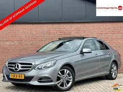 Grijs, metallic lak Gebruikt 2013 Mercedes E200 Ambition Sedan | € 19.995 (Eerlijke prijs)