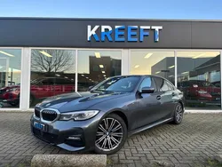 Grijs, metallic lak Gebruikt 2021 BMW 320 Executive Sedan | € 32.950 (Eerlijke prijs)