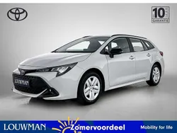 Grijs, metallic lak Nieuw 2025 Toyota Corolla Comfort Stationwagen | € 32.640 (Goede deal)