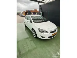 Wit Gebruikt 2010 Opel Astra Cosmo Hatchback | € 4.000