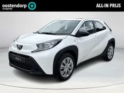 Wit Nieuw 2025 Toyota Aygo Play Hatchback | € 20.753 (Eerlijke prijs)
