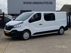 Wit (metallic) Gebruikt 2015 Renault Trafic Komfort MPV | € 9.250