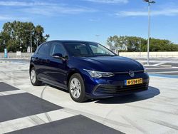 Blauw Gebruikt 2021 VW Golf VIII Life Stationwagen | € 17.999 (Eerlijke prijs)