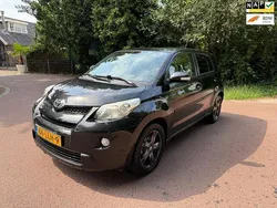Zwart, metallic lak Gebruikt 2010 Toyota Urban Cruiser SUV | € 4.295 (Goede deal)