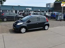 Grijs, metallic lak Gebruikt 2011 Peugeot 107 Hatchback | € 2.750 (Goede deal)