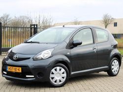 Grijs Gebruikt 2013 Toyota Aygo Hatchback | € 4.950 (Eerlijke prijs)