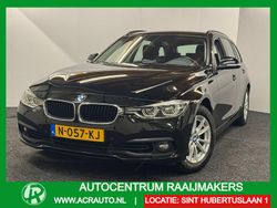 Zwart, metallic lak Gebruikt 2019 BMW 318 Executive Stationwagen | € 15.435 (Super prijs)