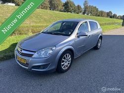 Grijs Gebruikt 2010 Opel Astra Edition Hatchback | € 1.950