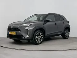 Ash grey metallic (donker grijs metallic) Gebruikt 2023 Toyota Yaris Cross Limited SUV | € 28.745 (Eerlijke prijs)
