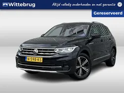 Zwart, metallic lak Gebruikt 2021 VW Tiguan Elegance SUV | € 27.750 (Eerlijke prijs)