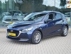 Blauw Gebruikt 2023 Mazda 2 Luxury Hatchback | € 19.450 (Eerlijke prijs)