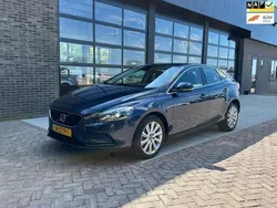 Blauw, metallic lak Gebruikt 2013 Volvo V40 Summum Stationwagen | € 7.975 (Iets duurder)