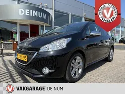 Zwart Gebruikt 2015 Peugeot 208 Style Hatchback | € 7.900 (Iets duurder)
