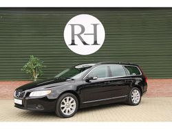 Zwart, metallic lak Gebruikt 2009 Volvo V70 Momentum Stationwagen | € 16.940 (Duur)
