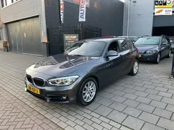 Grijs, metallic lak Gebruikt 2019 BMW 118 Executive Hatchback | € 14.999 (Super prijs)