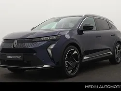 Blauw, metallic lak Gebruikt 2024 Renault Scénic Iconic MPV | € 47.411 (Eerlijke prijs)