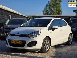 Wit Gebruikt 2014 Kia Rio Comfort Hatchback | € 5.949 (Eerlijke prijs)