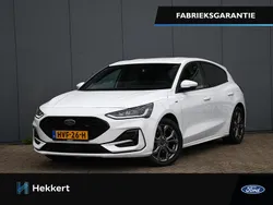Wit Gebruikt 2022 Ford Focus ST-Line Hatchback | € 22.995 (Eerlijke prijs)