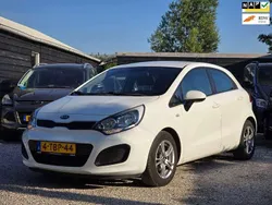 Wit Gebruikt 2014 Kia Rio Comfort Hatchback | € 5.949 (Eerlijke prijs)