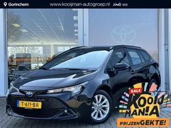 Zwart Gebruikt 2023 Toyota Corolla Hybrid Active Stationwagen | € 27.900