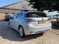 Grijs, metallic lak Gebruikt 2012 Lexus CT200h Luxury Line Hatchback | € 8.975 (Eerlijke prijs)