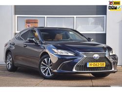 Blauw Gebruikt 2020 Lexus ES300H Business Edition Sedan | € 33.950