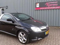 Zwart Gebruikt 2006 Opel Tigra Cabriolet | € 4.850 (Duur)