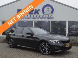 Zwart, metallic lak Gebruikt 2021 BMW 318 Executive Stationwagen | € 29.895 (Eerlijke prijs)