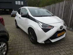 Wit, metallic lak Gebruikt 2021 Toyota Aygo Hatchback | € 9.950 (Goede deal)