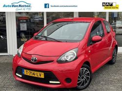 Rood Gebruikt 2012 Toyota Aygo Hatchback | € 3.245 (Eerlijke prijs)