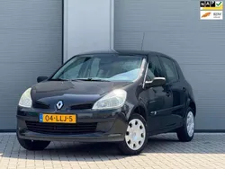 Zwart, metallic lak Gebruikt 2007 Renault Clio II Authentique Hatchback | € 1.599 (Goede deal)