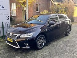 Zwart (metallic) Gebruikt 2015 Lexus CT200h Sport Line Hatchback | € 15.450 (Eerlijke prijs)