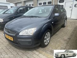 Grijs Gebruikt 2007 Ford Focus Ambiente Hatchback | € 1.799 (Eerlijke prijs)