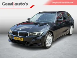Zwart Gebruikt 2023 BMW 318 Shadowline Stationwagen | € 33.999 (Eerlijke prijs)