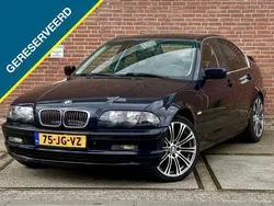 Blauw, metallic lak Gebruikt 1999 BMW 320 Sedan | € 2.950 (Eerlijke prijs)