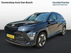 Abyss black metallic (a2b) Gebruikt 2024 Hyundai Kona Comfort SUV | € 32.940 (Super prijs)
