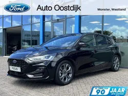 Zwart Gebruikt 2023 Ford Focus ST-Line Hatchback | € 21.650 (Eerlijke prijs)