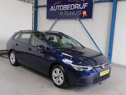 Blauw Gebruikt 2023 VW Golf VIII Life Stationwagen | € 21.950 (Eerlijke prijs)