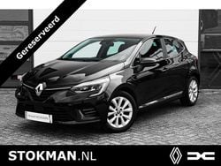 Noir nacre (zwart metallic) Gebruikt 2020 Renault Clio V Intens Hatchback | € 13.900 (Iets duurder)