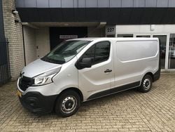 (metallic) Gebruikt 2016 Renault Trafic Van | € 2.999
