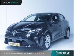 Zwart Gebruikt 2023 Renault Clio V Evolution Hatchback | € 16.945 (Eerlijke prijs)