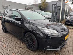 Zwart Gebruikt 2013 Ford Focus ST Stationwagen | € 11.699 (Goede deal)