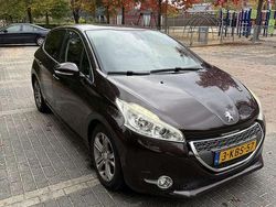 Bruin Gebruikt 2013 Peugeot 208 Allure Hatchback | € 6.500 (Duur)